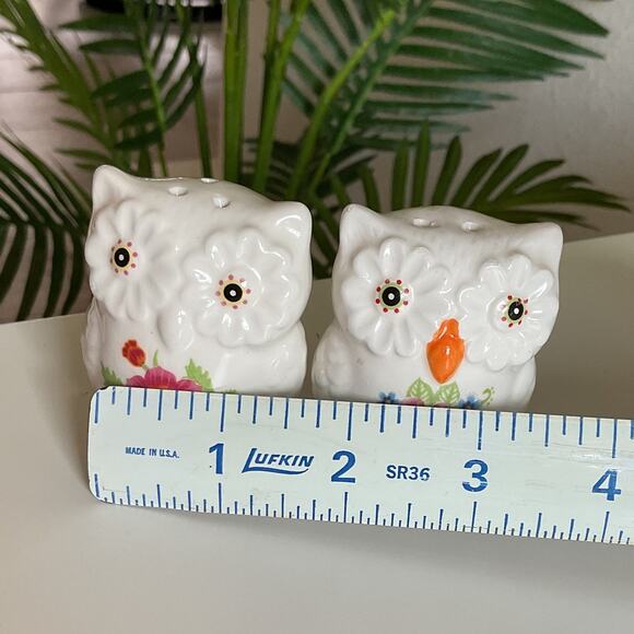 Salt and Pepper Shaker Set Glazed Ceramic Floral Owls 2 inch Tall - Picture 8 of 8